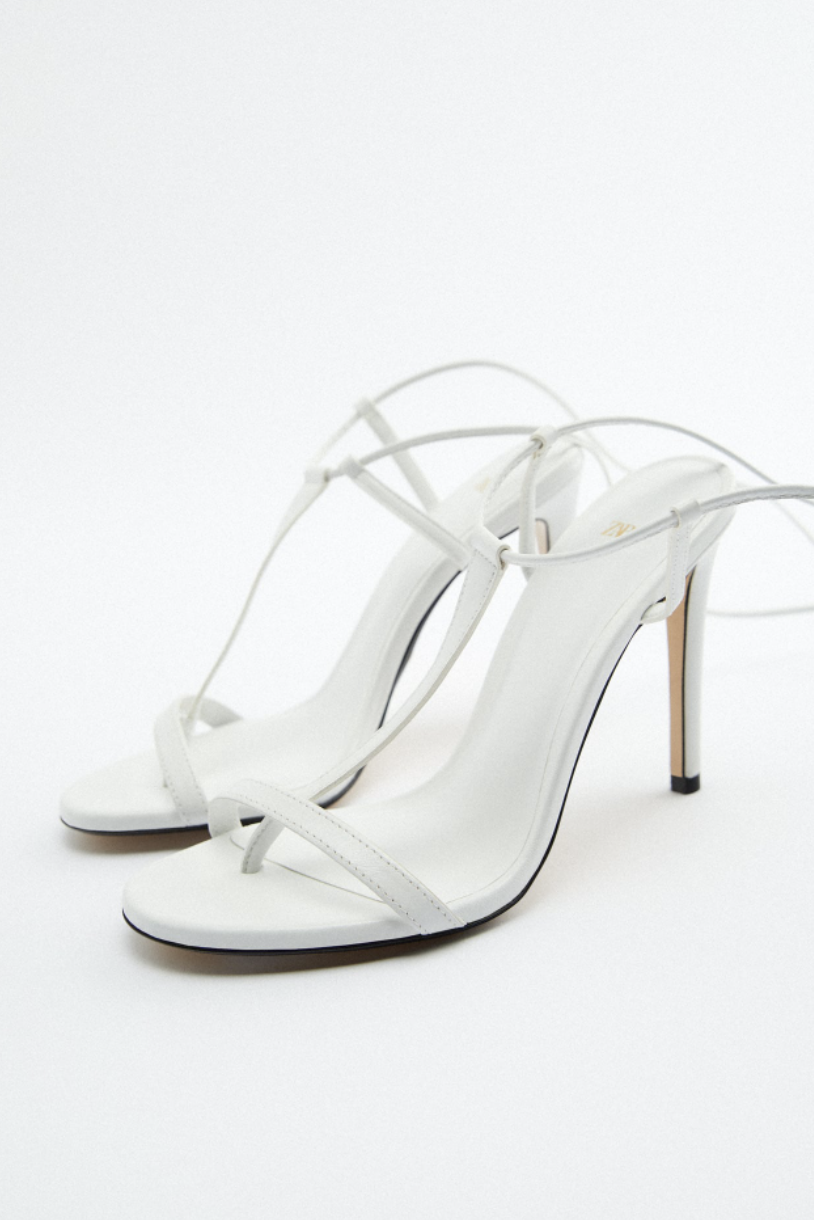 itálico Queja Eso Las sandalias blancas de Zara de Eva González son la inversión segura si  quieres llevar tacones | Telva.com