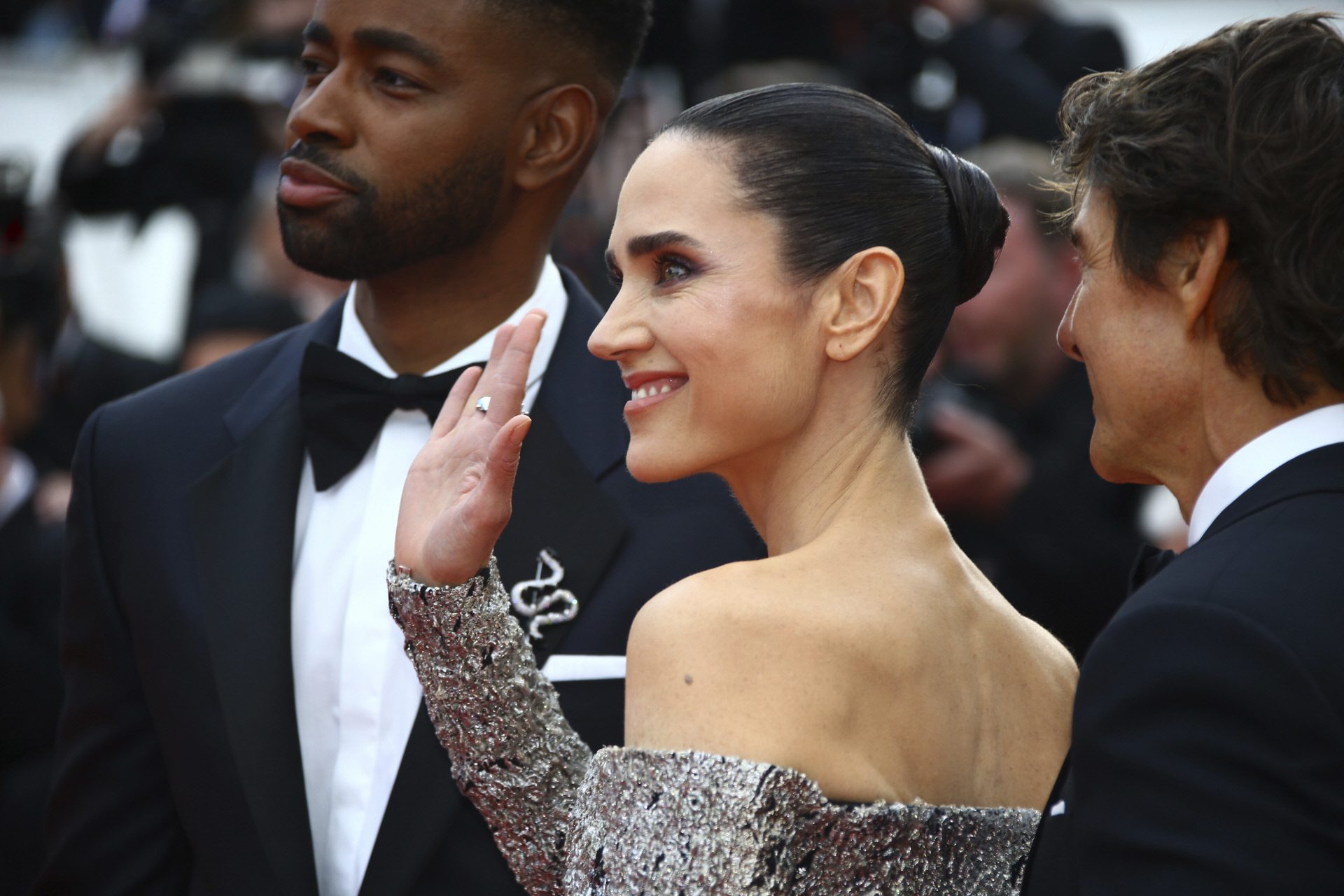 Jennifer Connelly eligió un moño pulido de bailarina a su paso por la alfombra roja del Festival de Cannes.