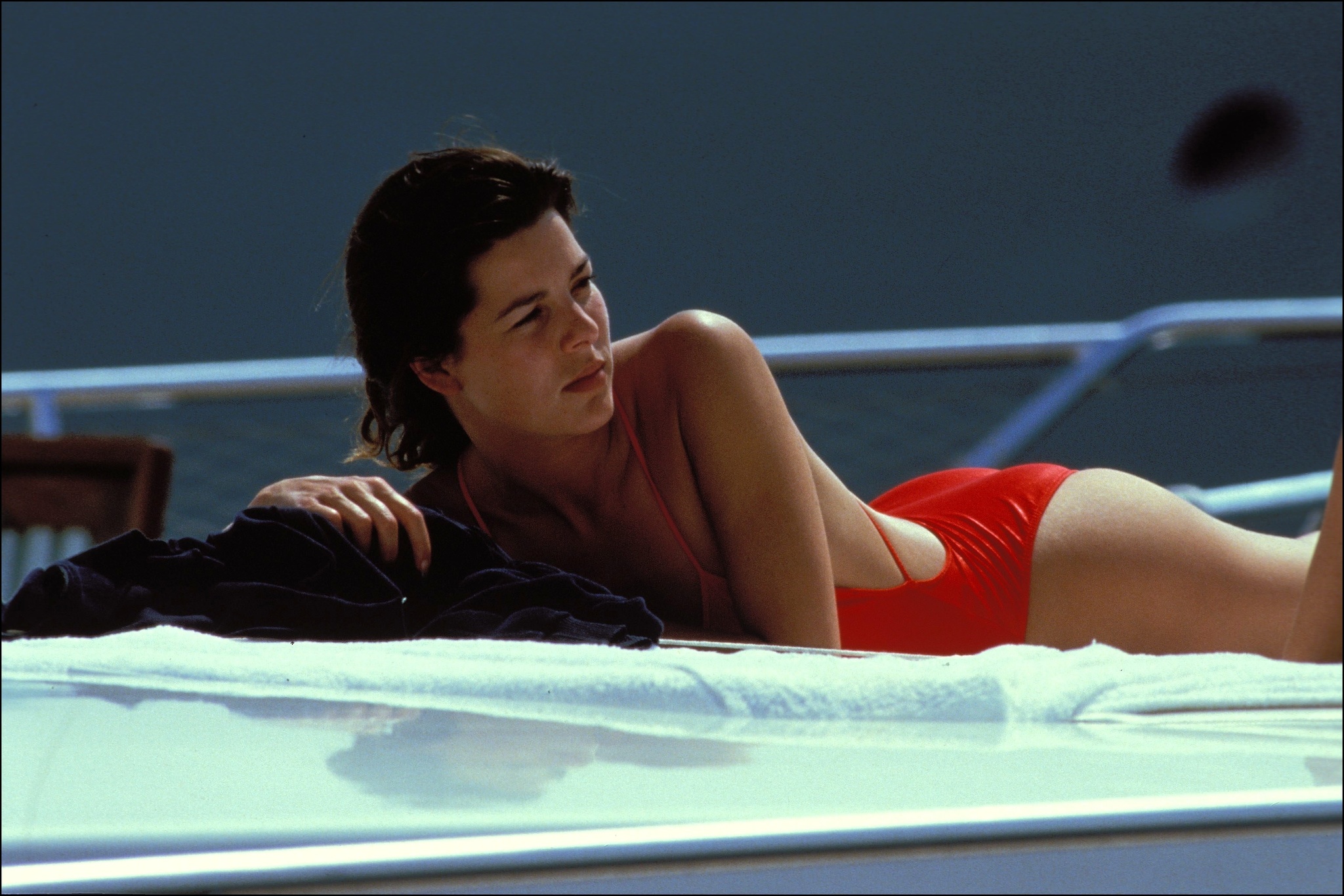 Carolina de Mónaco con traje de baño rojo.