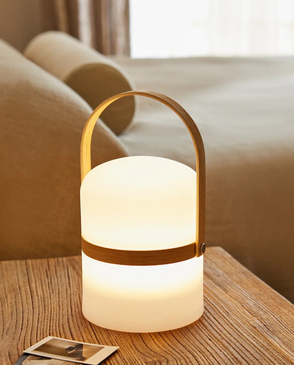 Lámpara inalámbrica de Zara Home.