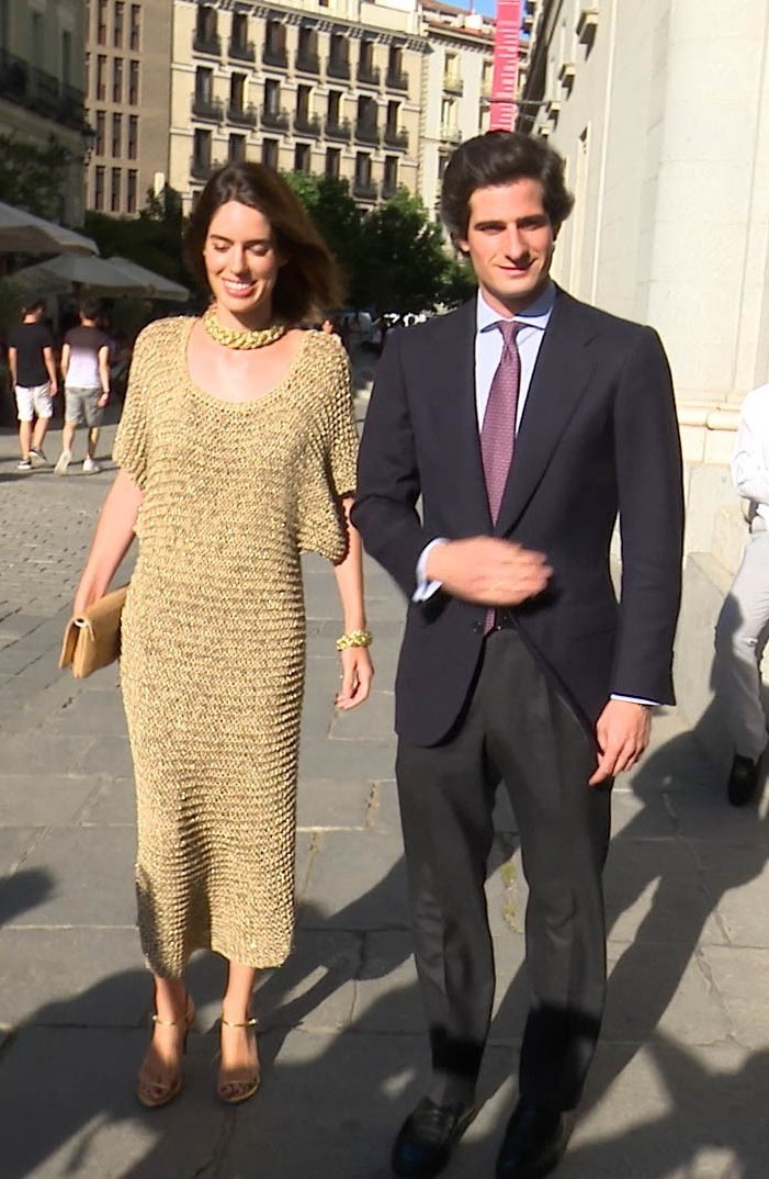Sofía Palazuelo con su marido Fernando Fitz James Stuart a la llegada al Teatro Real.