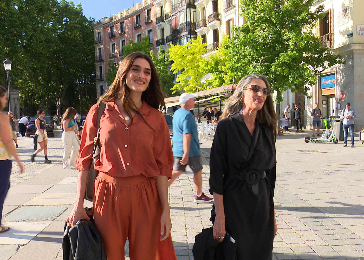 Ángela Molina y su hija Olivia Molina no se perdieron el estreno en el Teatro Real.