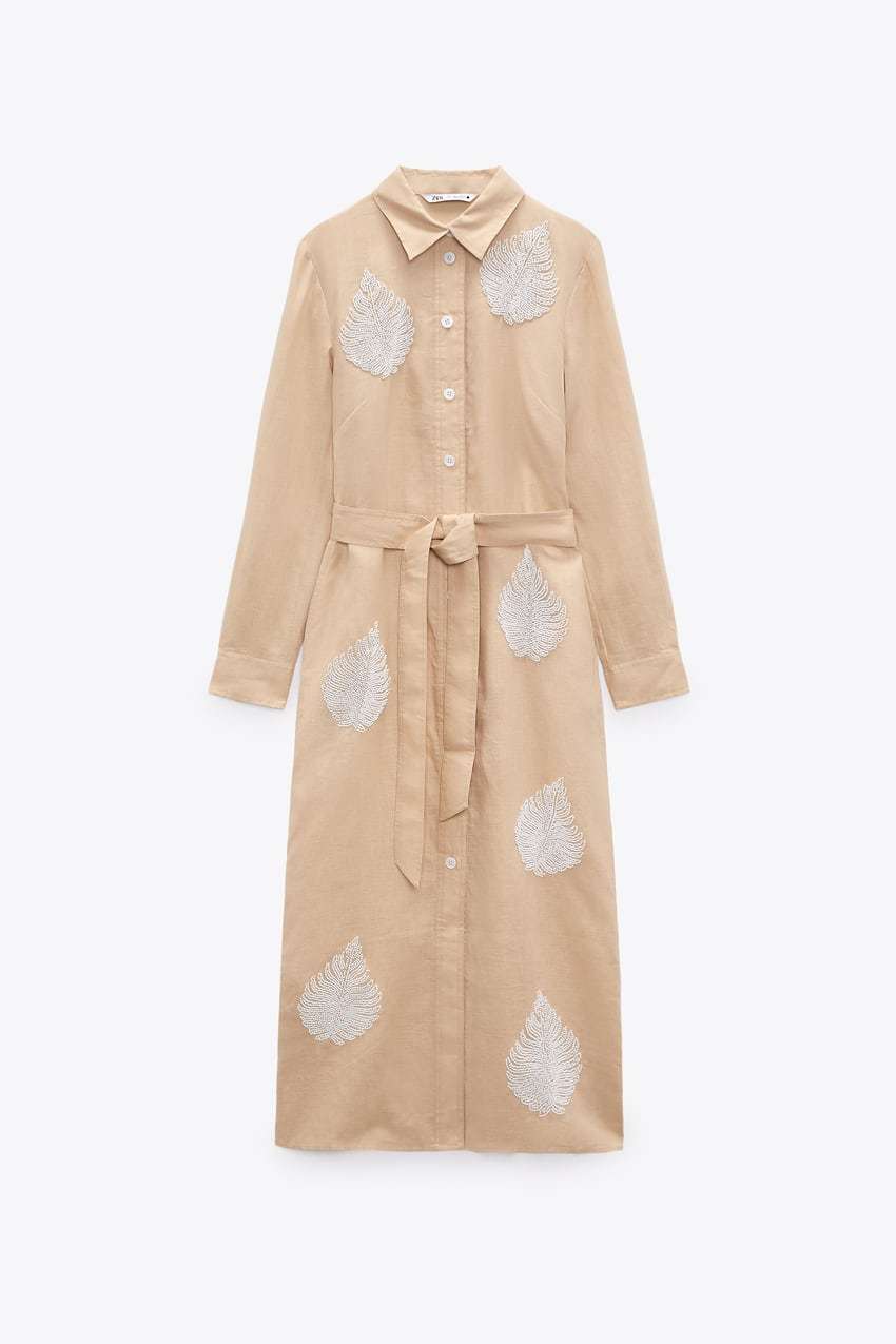 Vestido bordado de lino. Zara. (59,95 euros)