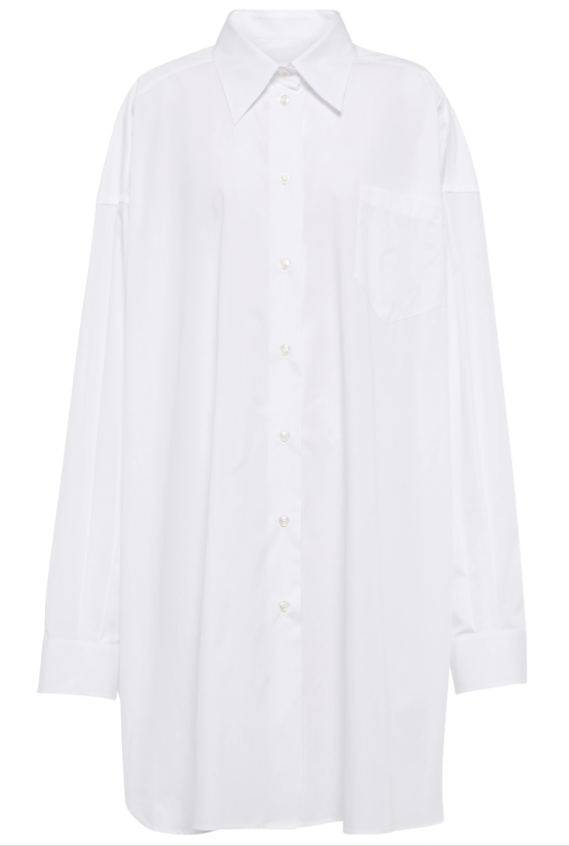 Camisa blanca larga de Maison Margiela.