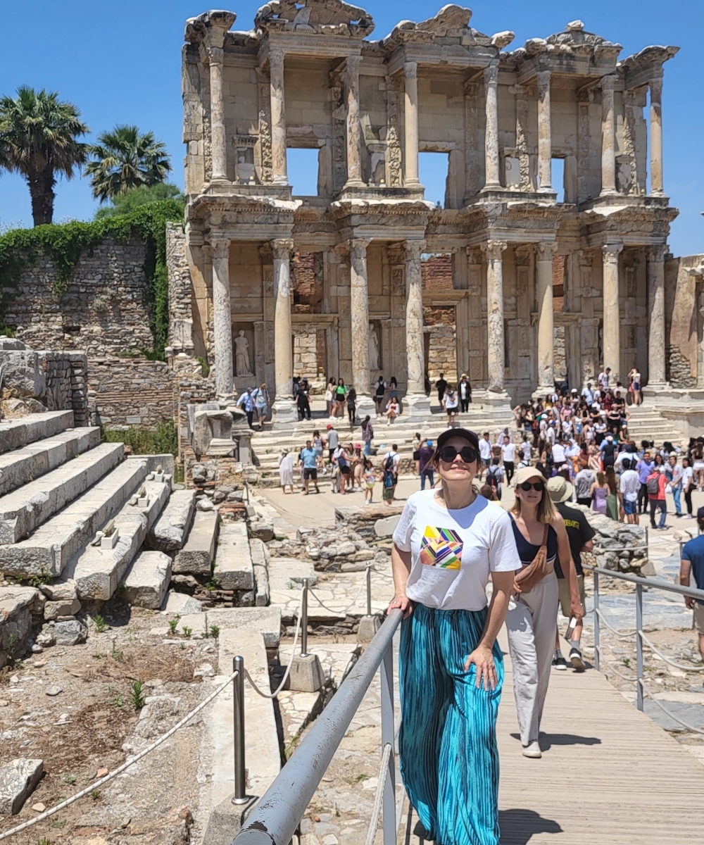 En las ruinas de Éfeso, a las que fuimos desde Kusadasi.