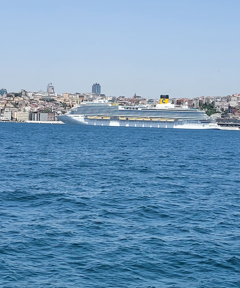 El barco Costa Venezia, de Costa Cruceros en Estambul.