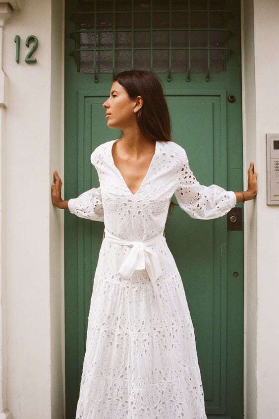 Vestido bordado suizo blanco (69,95 euros).