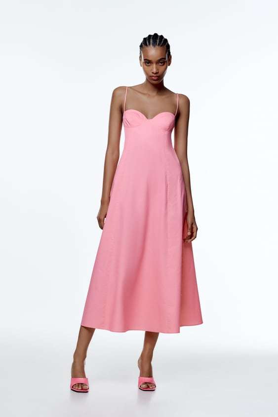 Vestido rosa (29,95 euros).