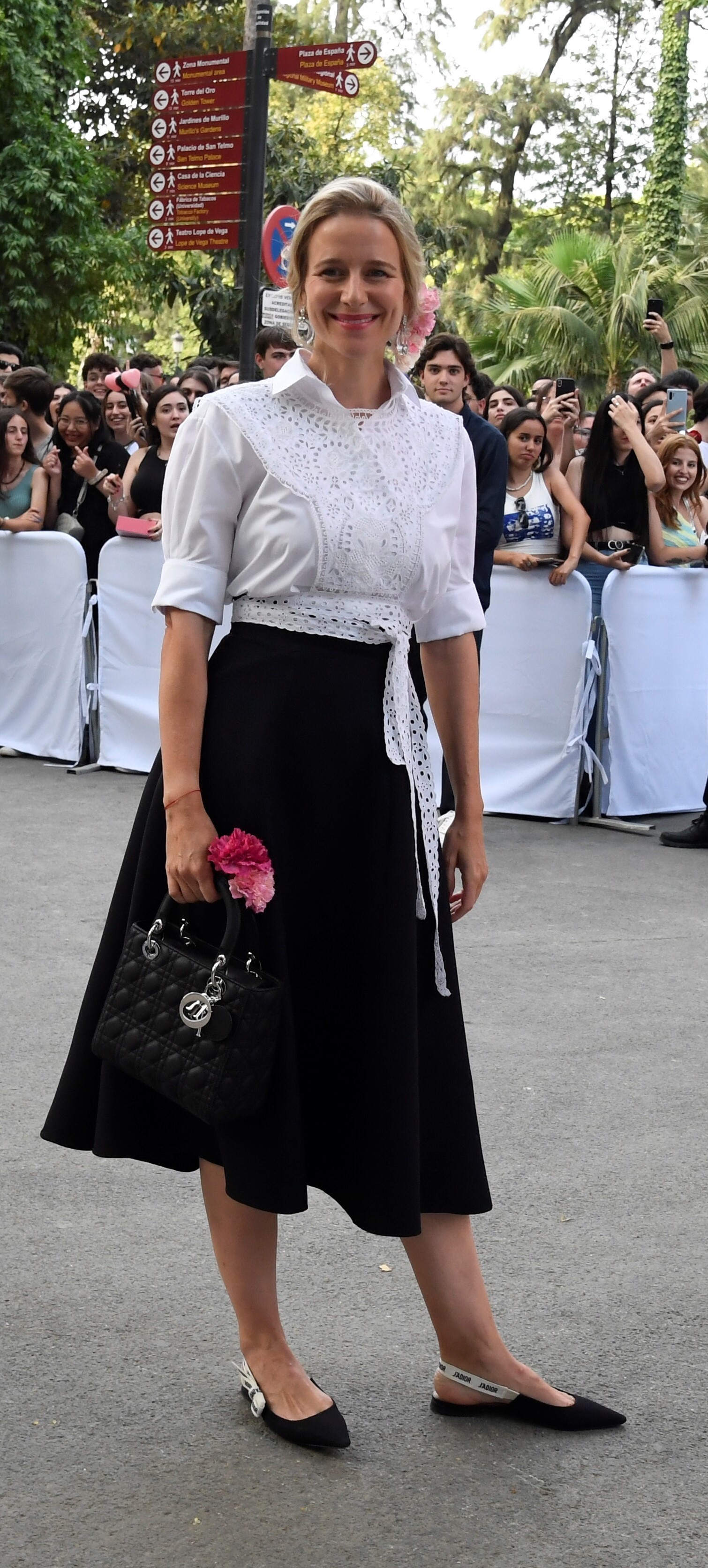María León acudió al desfile de Dior en plaza de España.