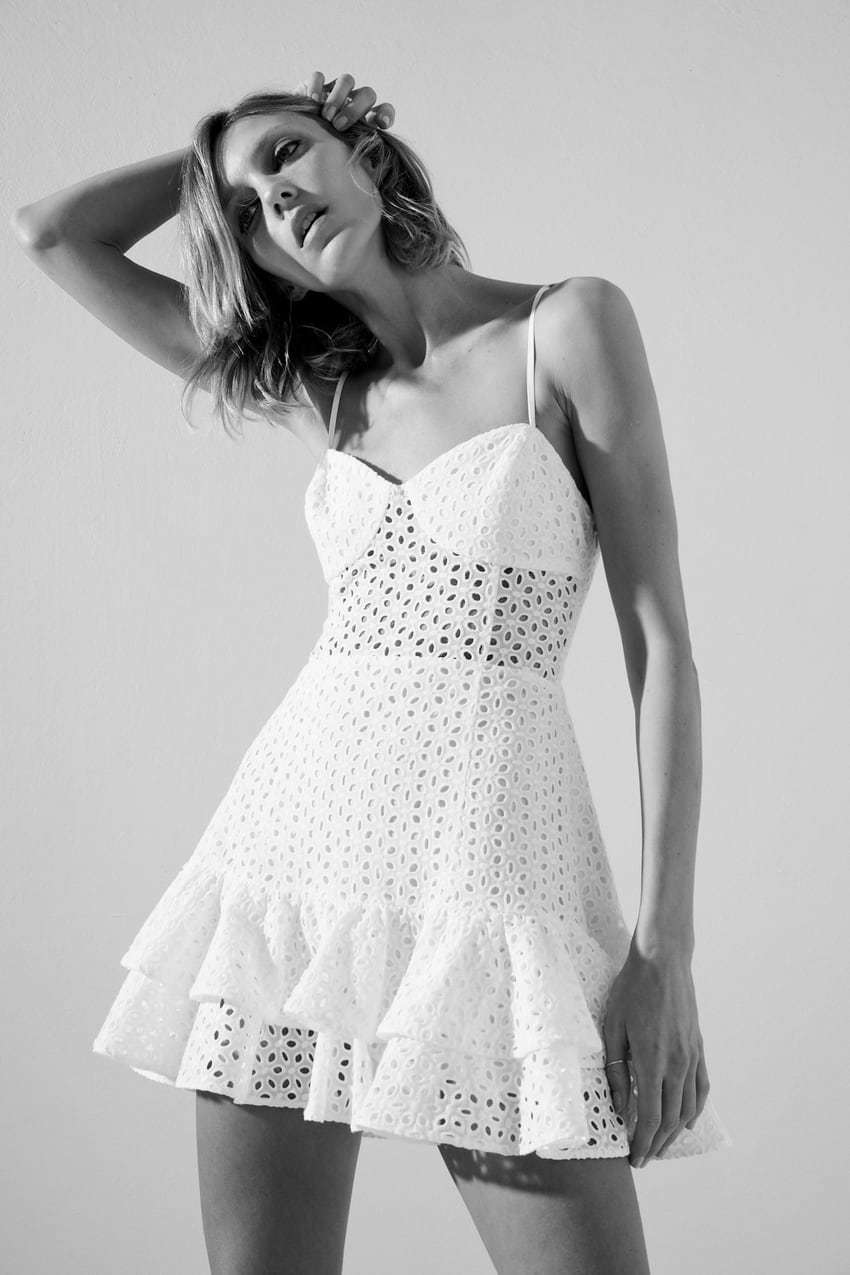 Conciso Naturaleza emparedado Los vestidos cortos más vendidos en rebajas de Zara y Massimo Dutti y cómo  combinarlos | Telva.com
