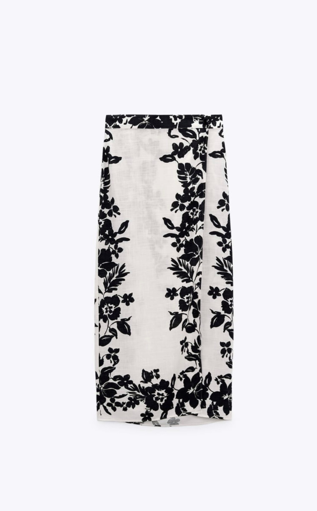 La falda en print floral de Zara (39,95 euros).