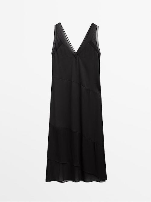 Vestido negro de las rebajas de Massimo Dutti.