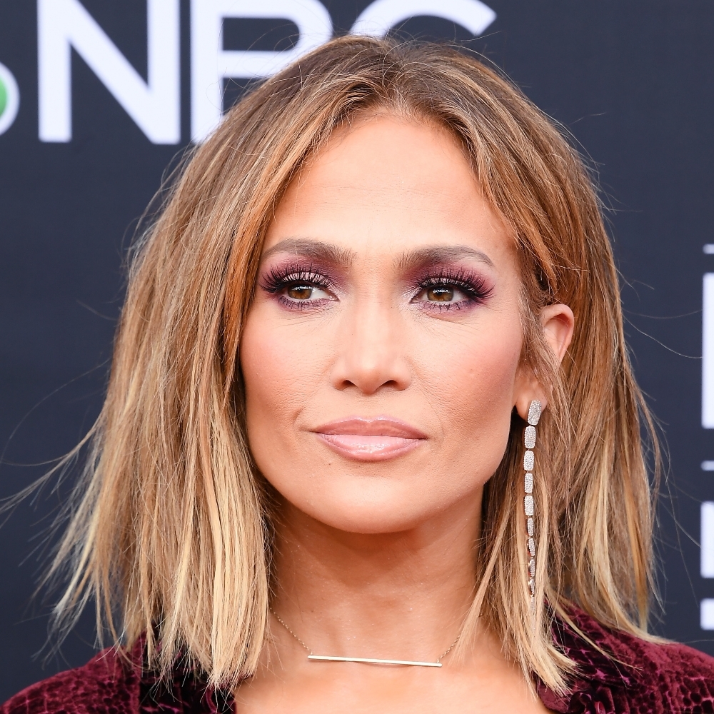 El bob texturizado y con mechas luminosas de Jennifer Lopez.