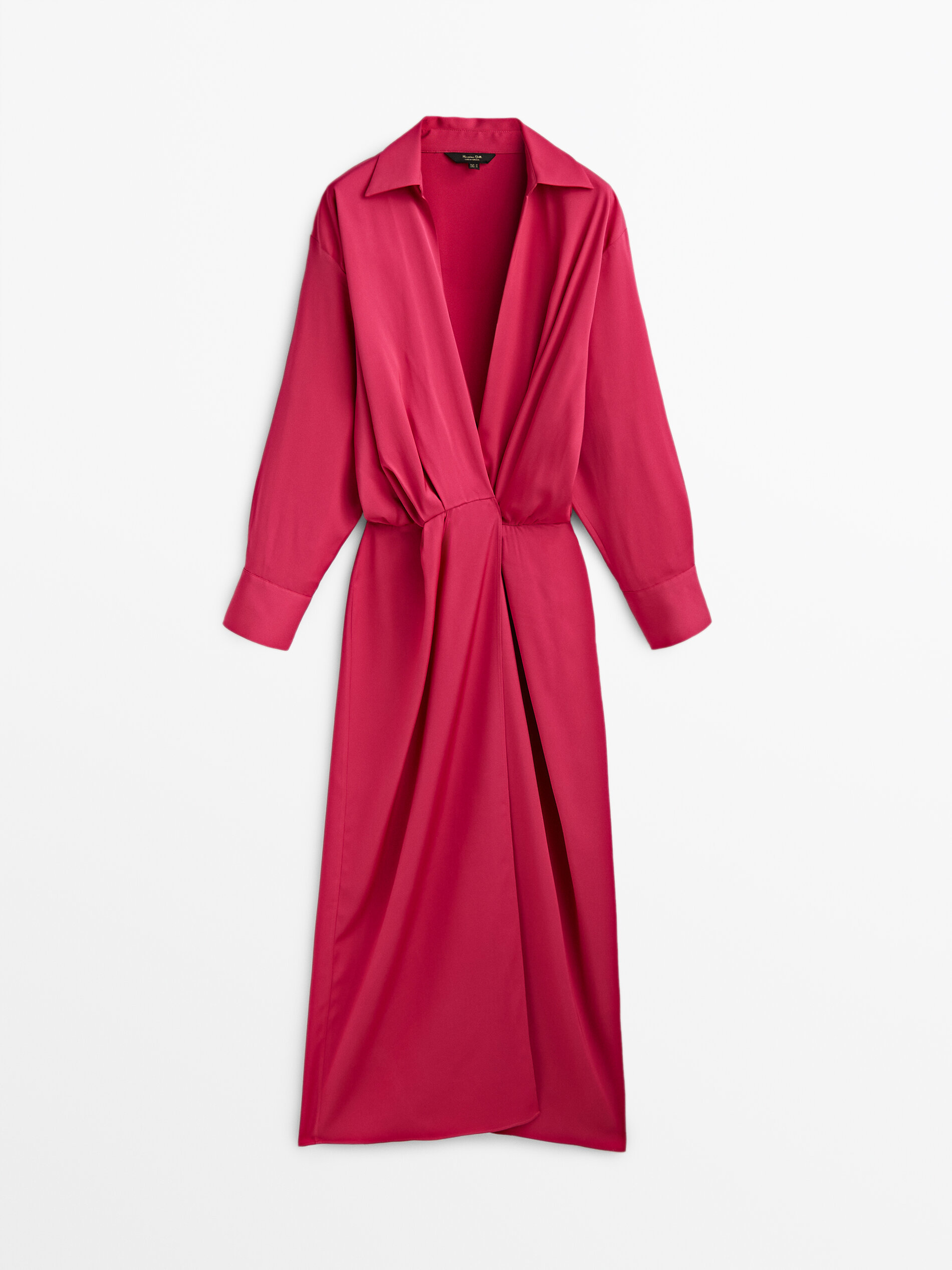 Vestido largo color fucsia, de Massimo Dutti (59,95 euros).