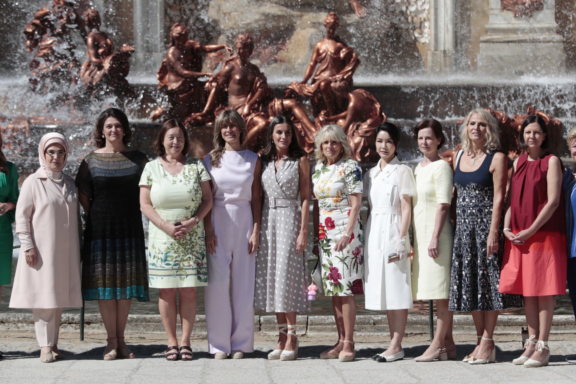 Posado de la reina Letizia con las primeras damas en la visita de La Granja.