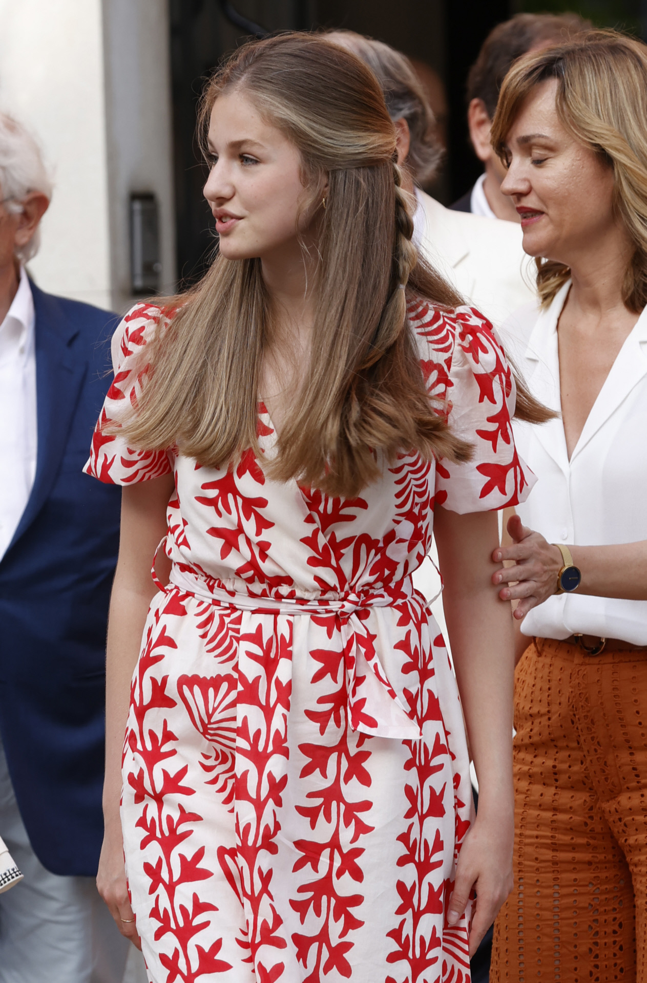 El vestido de Mango de Leonor en Girona y el truco de estilo de Letizia  para combinarlo 