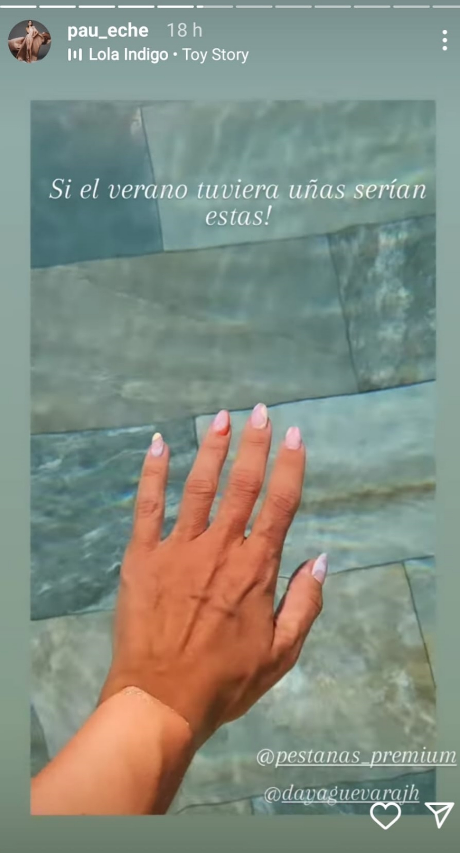 Detalle de la manicura de Paula Echevarría.