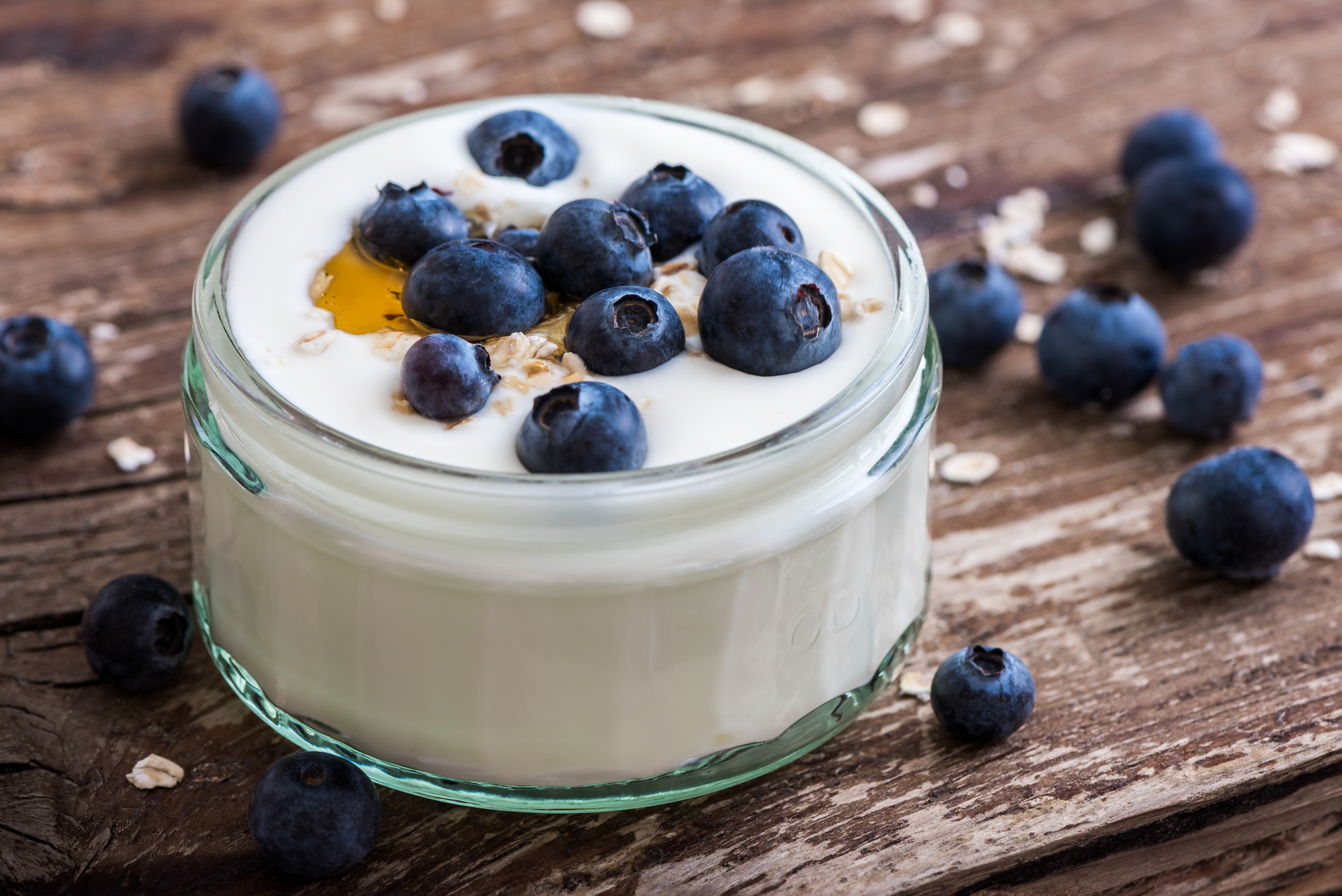Lo mejor: un yogur natural al que tú le añades las frutas.