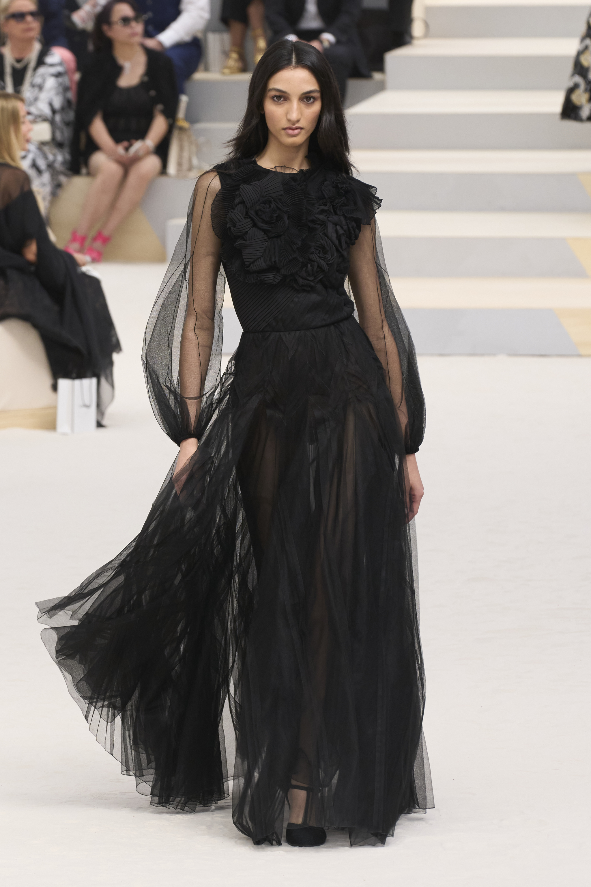 Vestido negro de noche, de la colección de Alta Costura de Chanel otoño-invierno 2022.