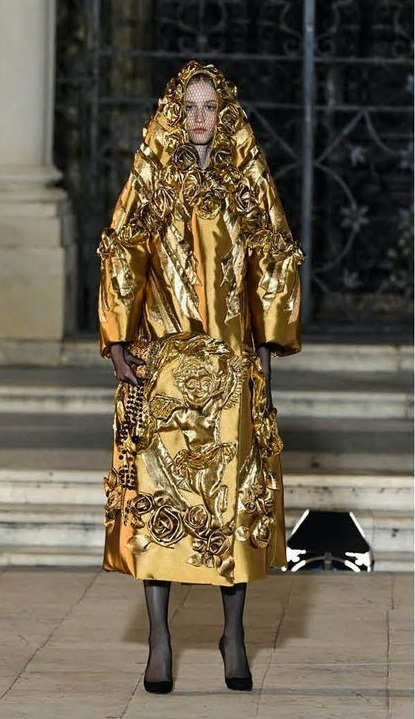 Vestido de oro de Dolce Gabbana Alta Costura.