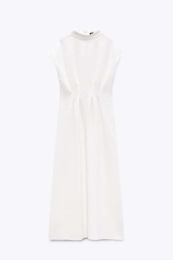 Vestido blanco pinzas (39,95 euros).