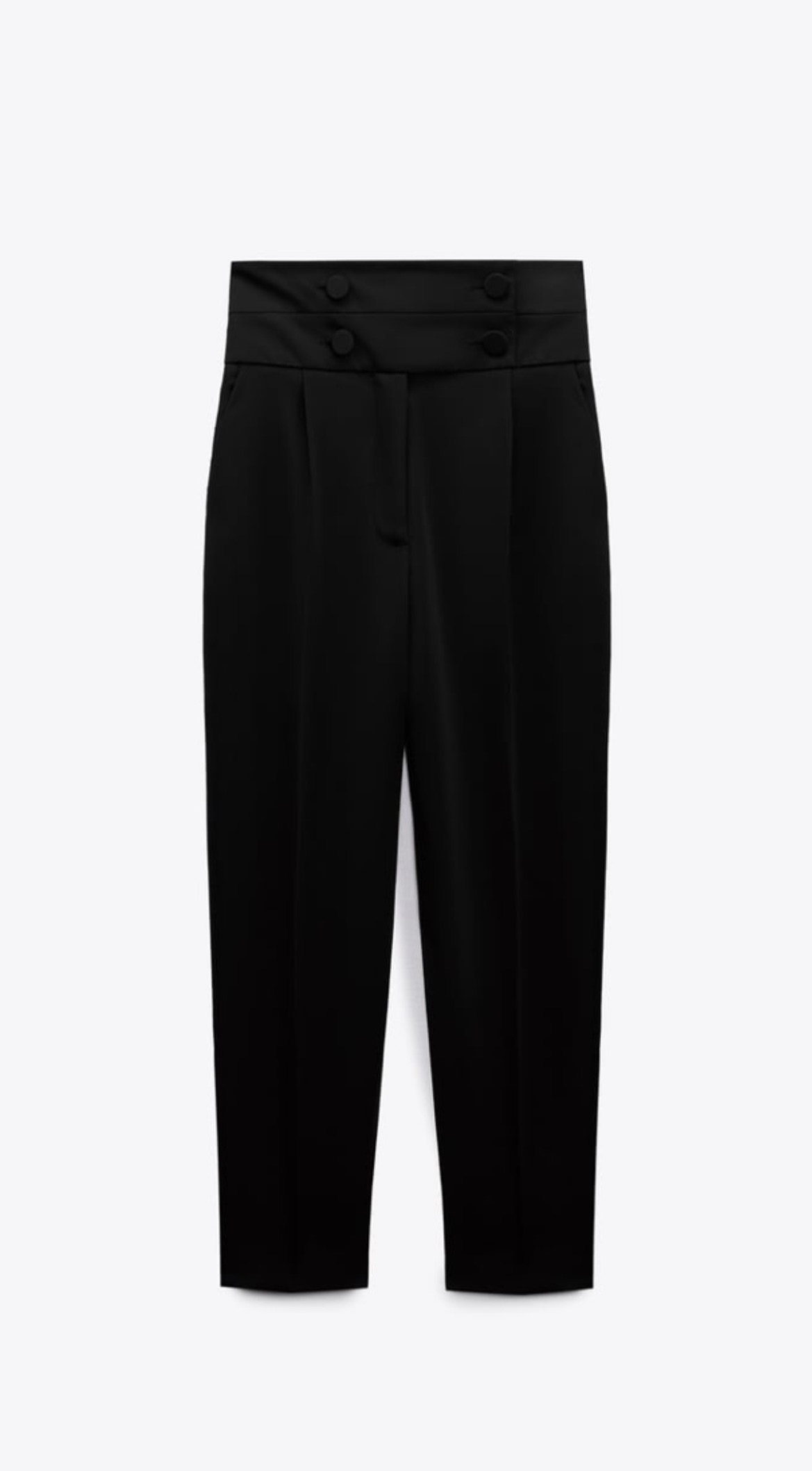 Un pantalón negro de talle alto de Zara.