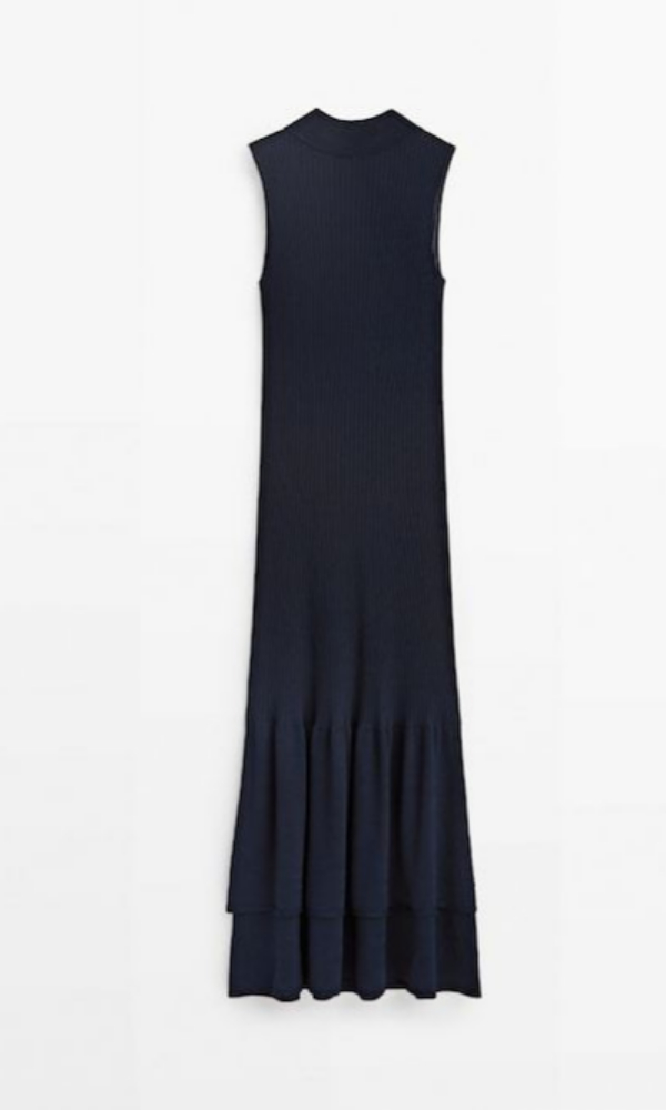Vestido de punto azul marino (99,95 euros).