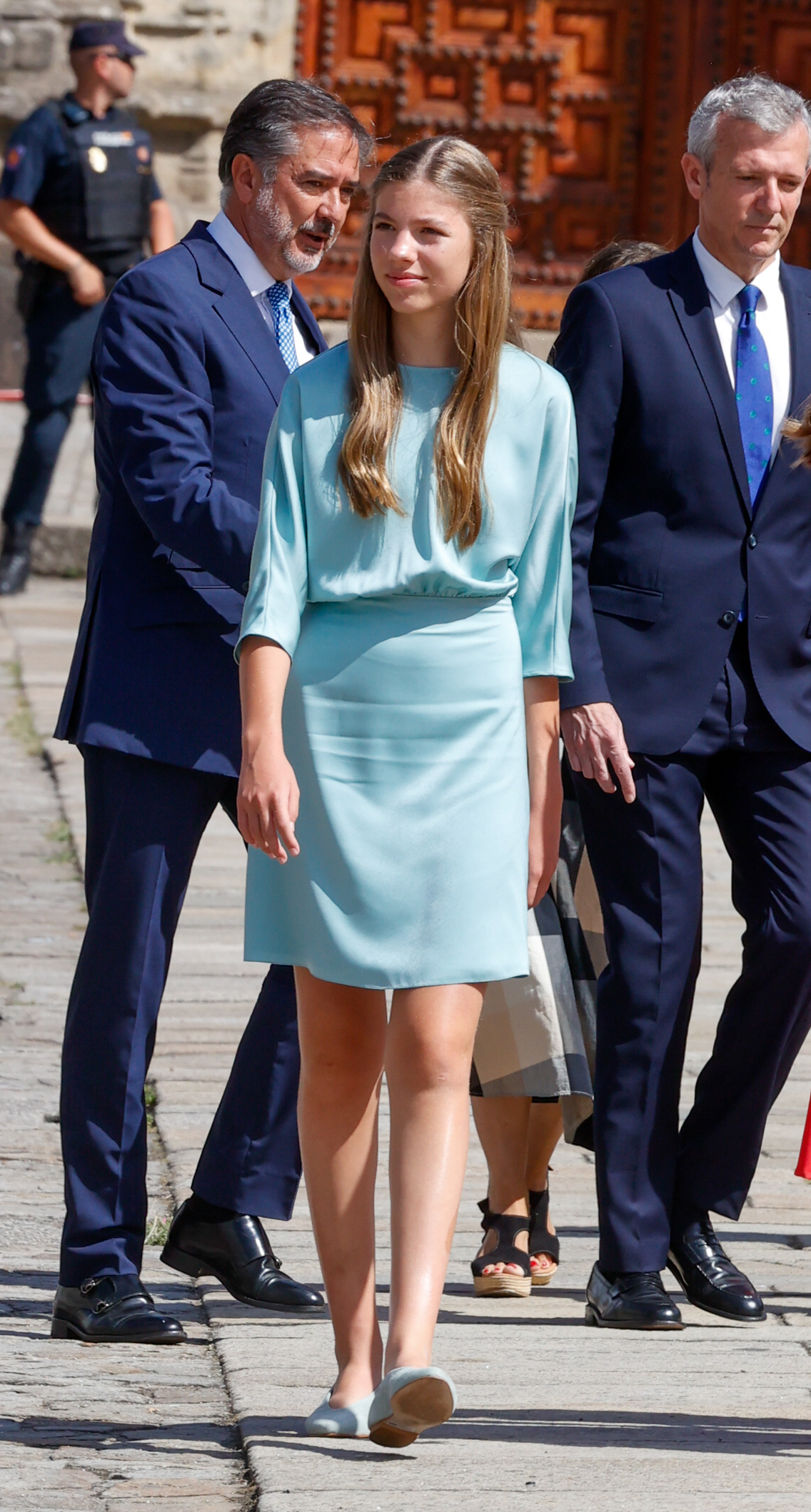 Sofía escogía un vestido en azul pastel.