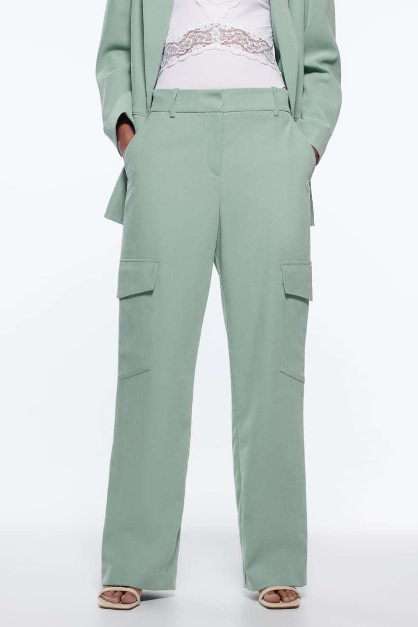 Pantalón cargo soft. Zara. (12,99 euros).