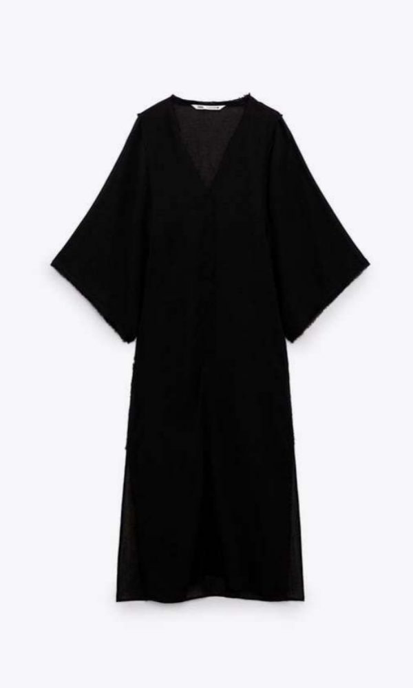 Vestido túnica negro (35,95 euros).