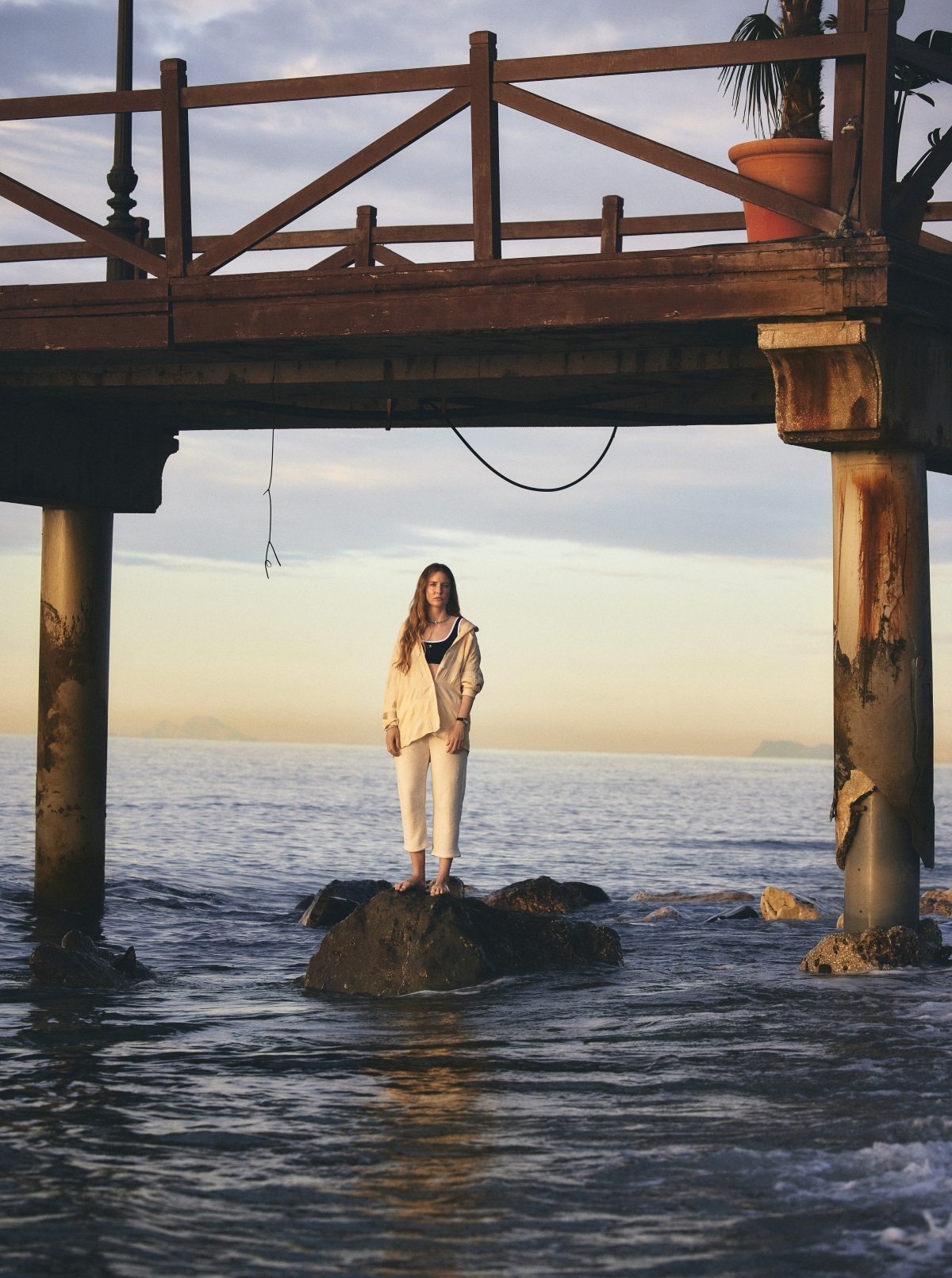 Leticia Sala, al amanecer, fotografiada en el histórico Marbella Beach Club.