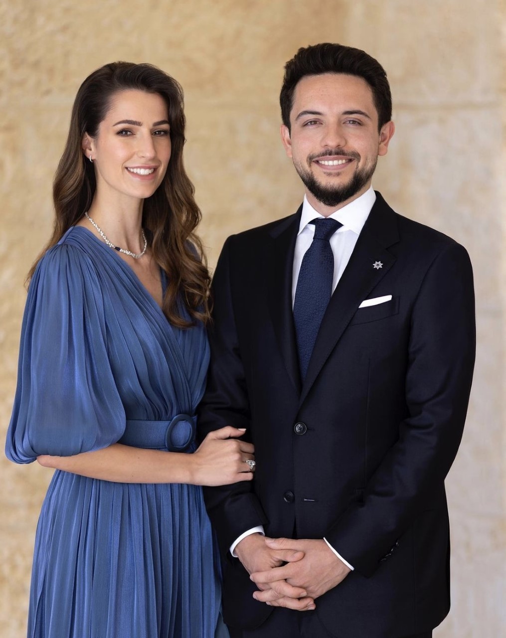 Rajwa al-Saif y el príncipe Hussein anuncian su compromiso.