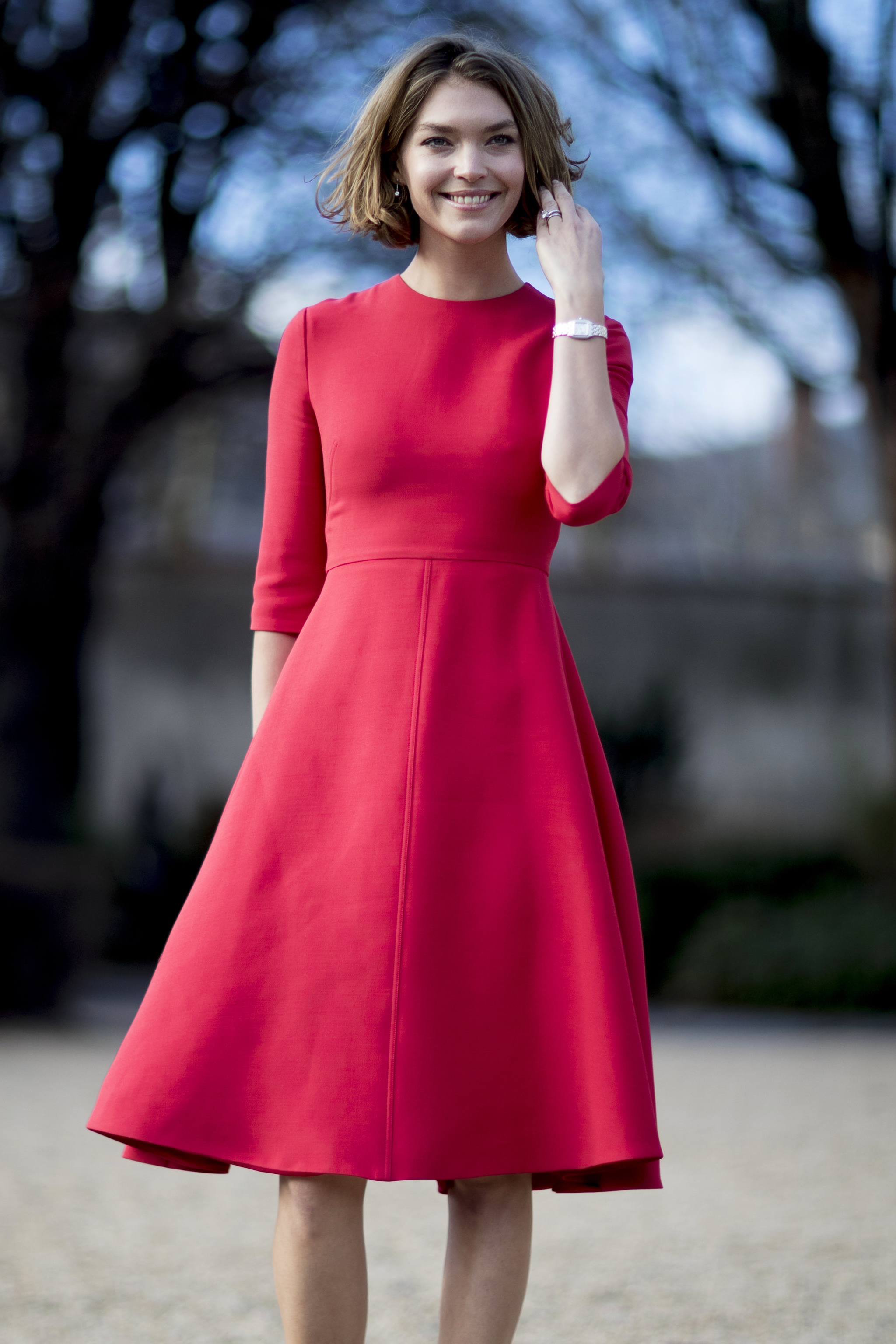 Los vestidos de color rojo serán tendencia este otoño-invierno 2022.