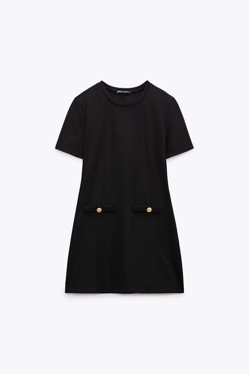 Mini vestido negro. Zara. (19,95 euros).