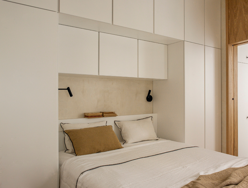 El dormitorio, con textiles de Pepe Peñalver y almohadones de Rue Vintage 74.