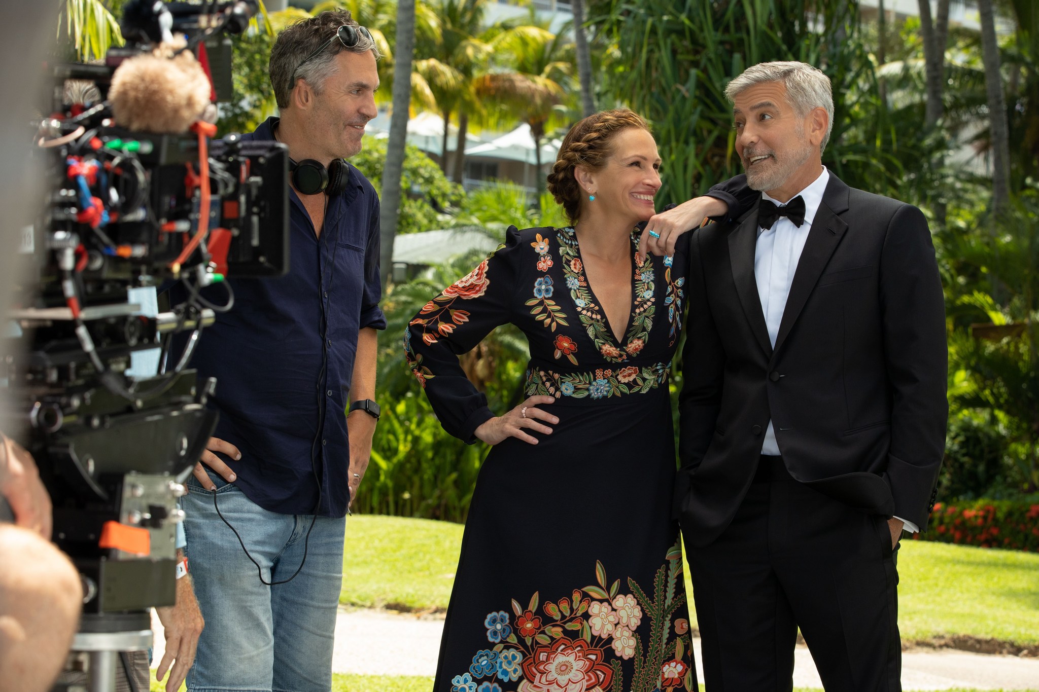 George Clooney y Julia Roberts, con el director Ol Parker