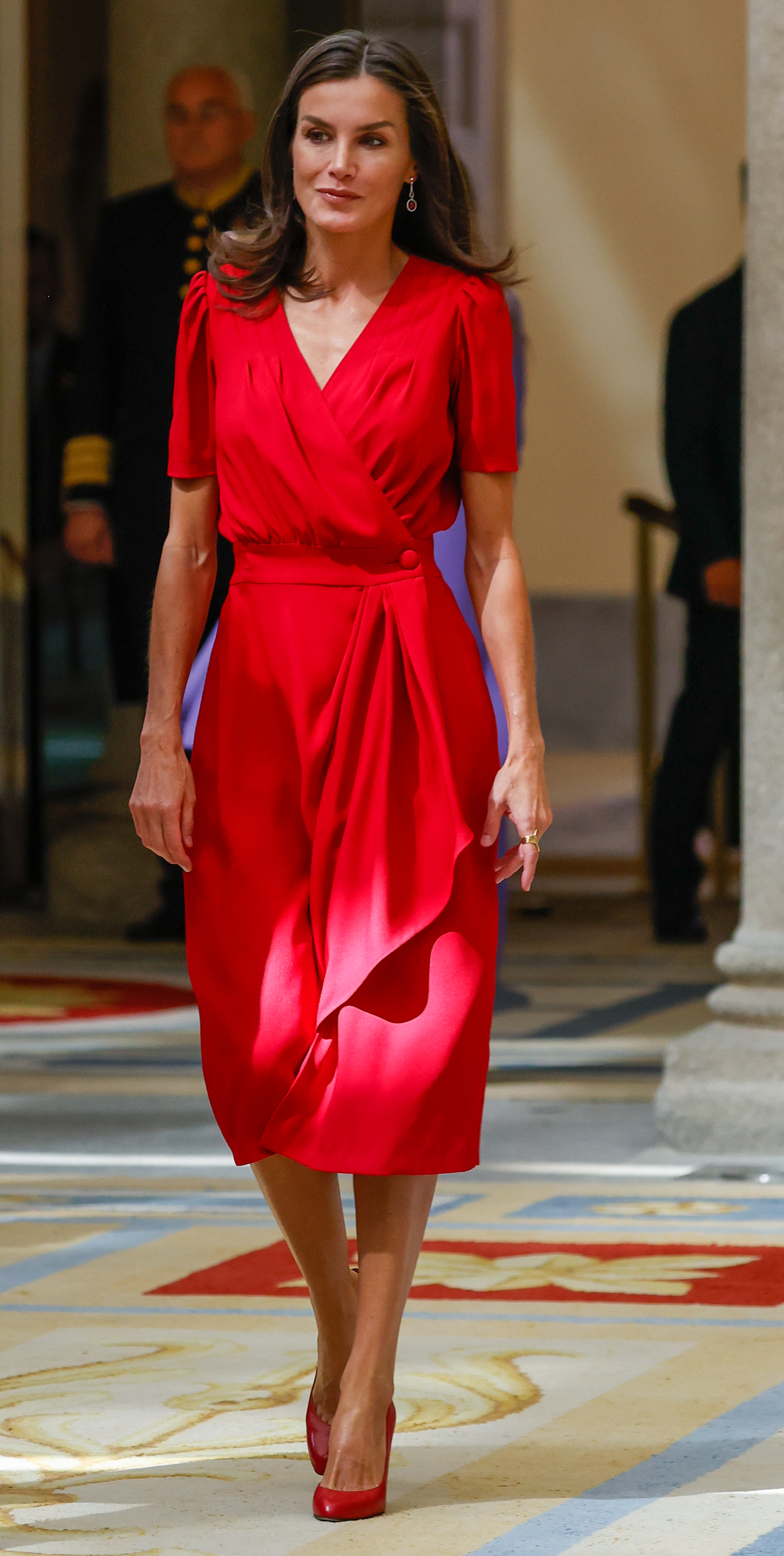 La reina Letizia con vestido rojo de Cherubina en Aranjuez en octubre de 2022.