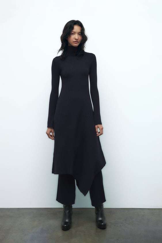 Vestido negro. Zara. (39,95 euros).