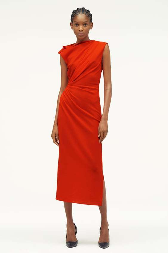 Vestido de la colección de Narciso Rodríguez para Zara (139 euros).