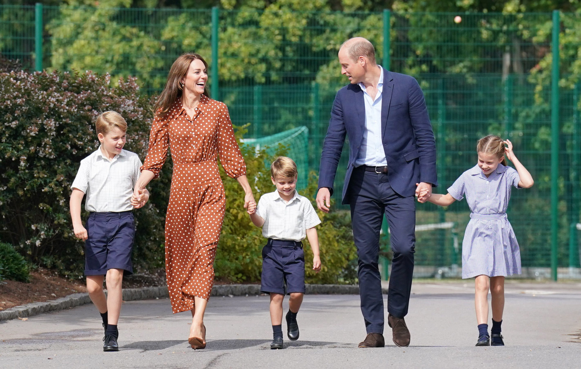 Los duques de Cambridge junto a sus hijos, George, Charlotte y Louis (tercero, cuarto y quinto en la línea de sucesión al trono de Reino Unido)