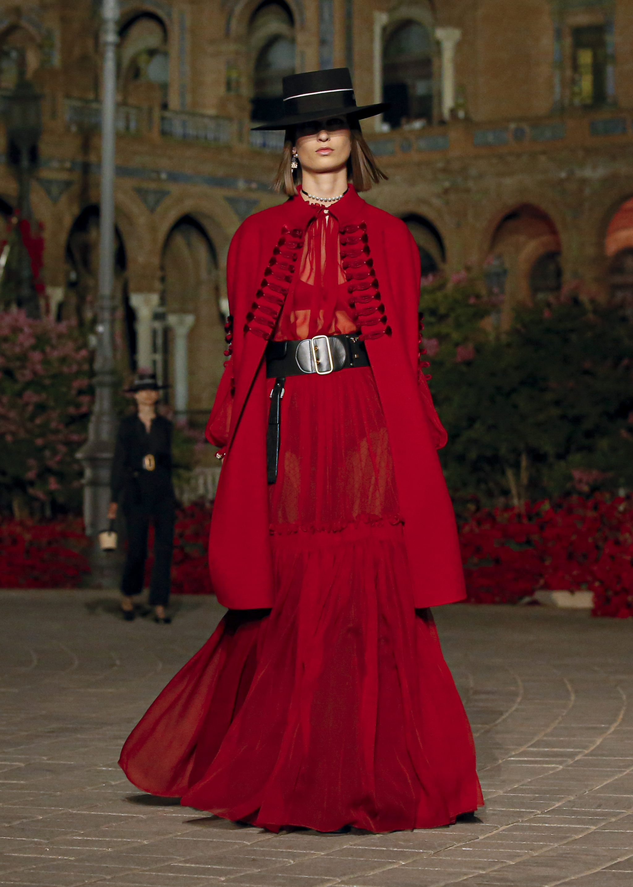 El look de pasarela de la colección Resort 2023 de Dior que lleva Olivia Wilde.