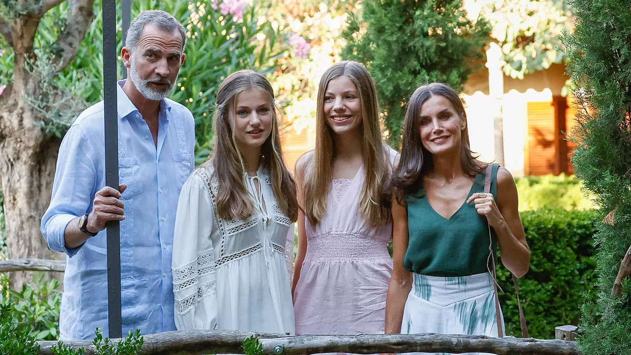 Los reyes con sus hijas, la princesa Leonor y la infanta Sofía, este verano en Mallorca.