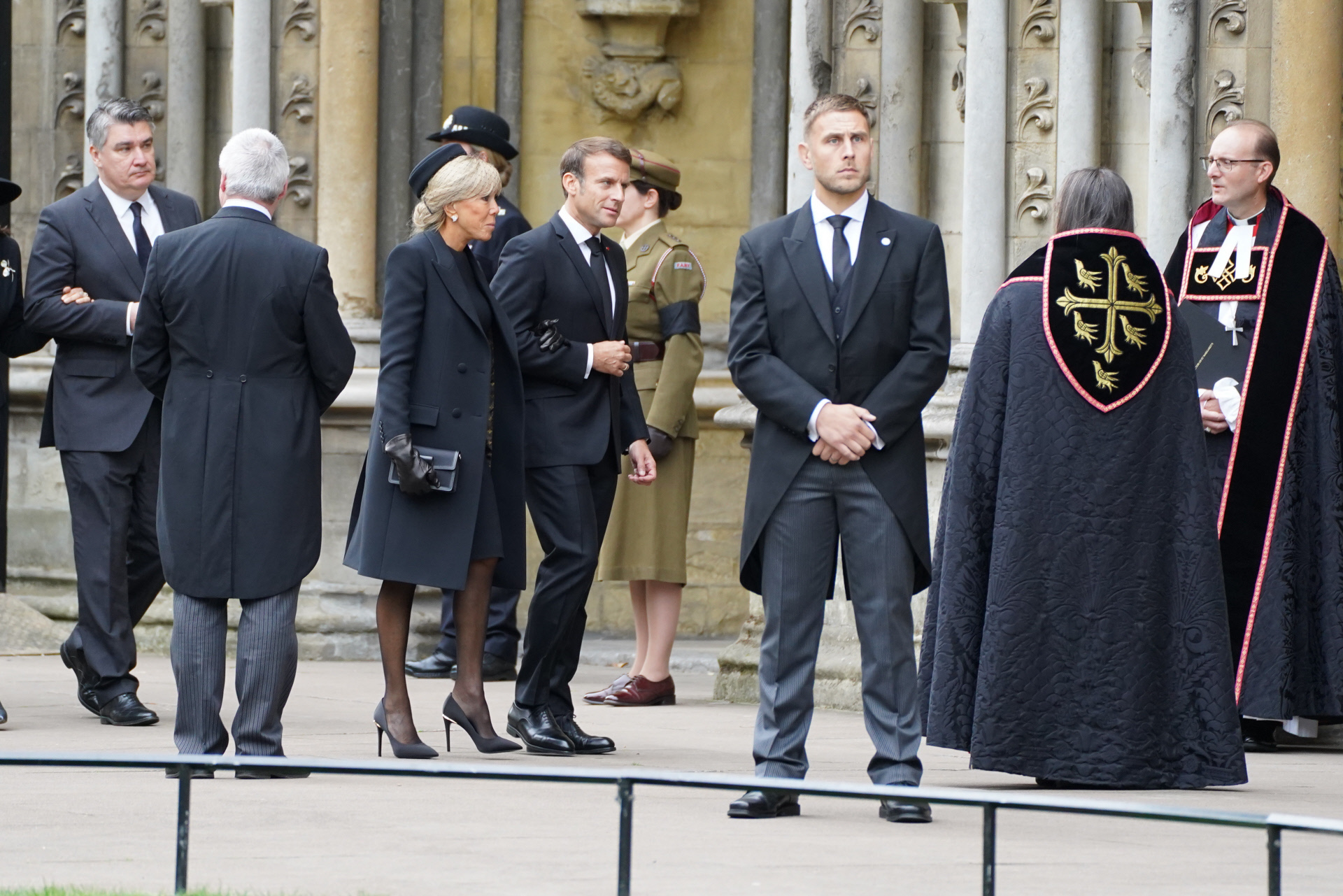 Emanuel y Brigitte Macron a su llegada a la abadía de Westminster.