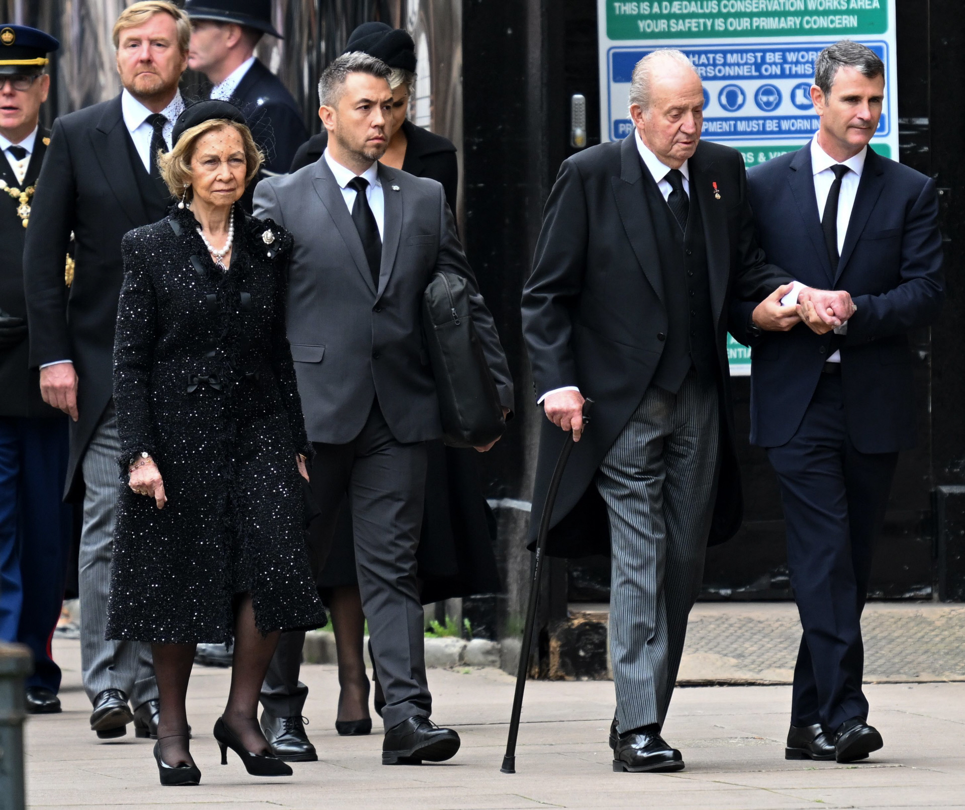 La reina Sofía y el rey Juan Carlos I llegan al funeral de Isabel II.