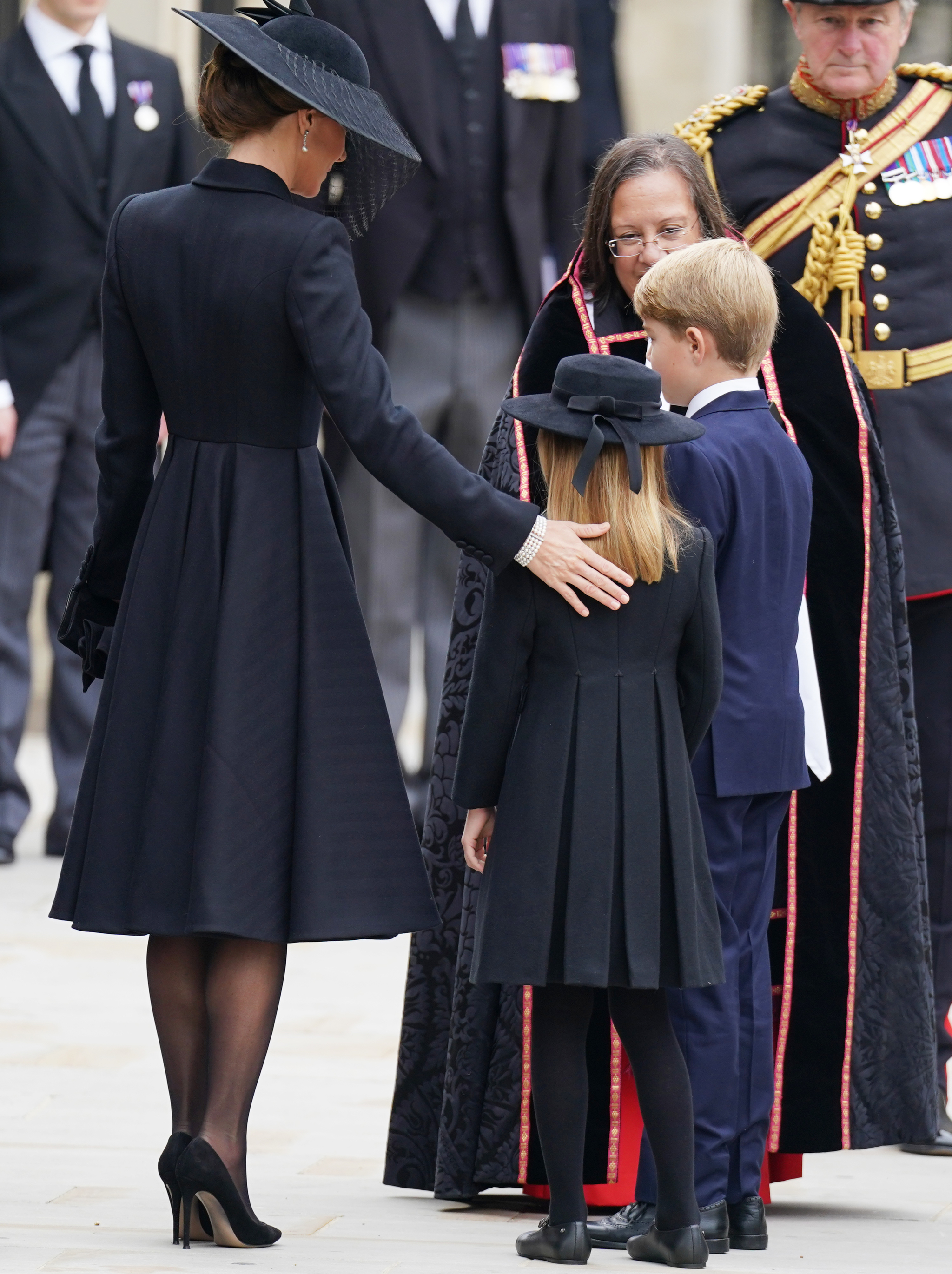 George y Charlotte de Gales en el funeral de su bisabuela la reina Isabel II.