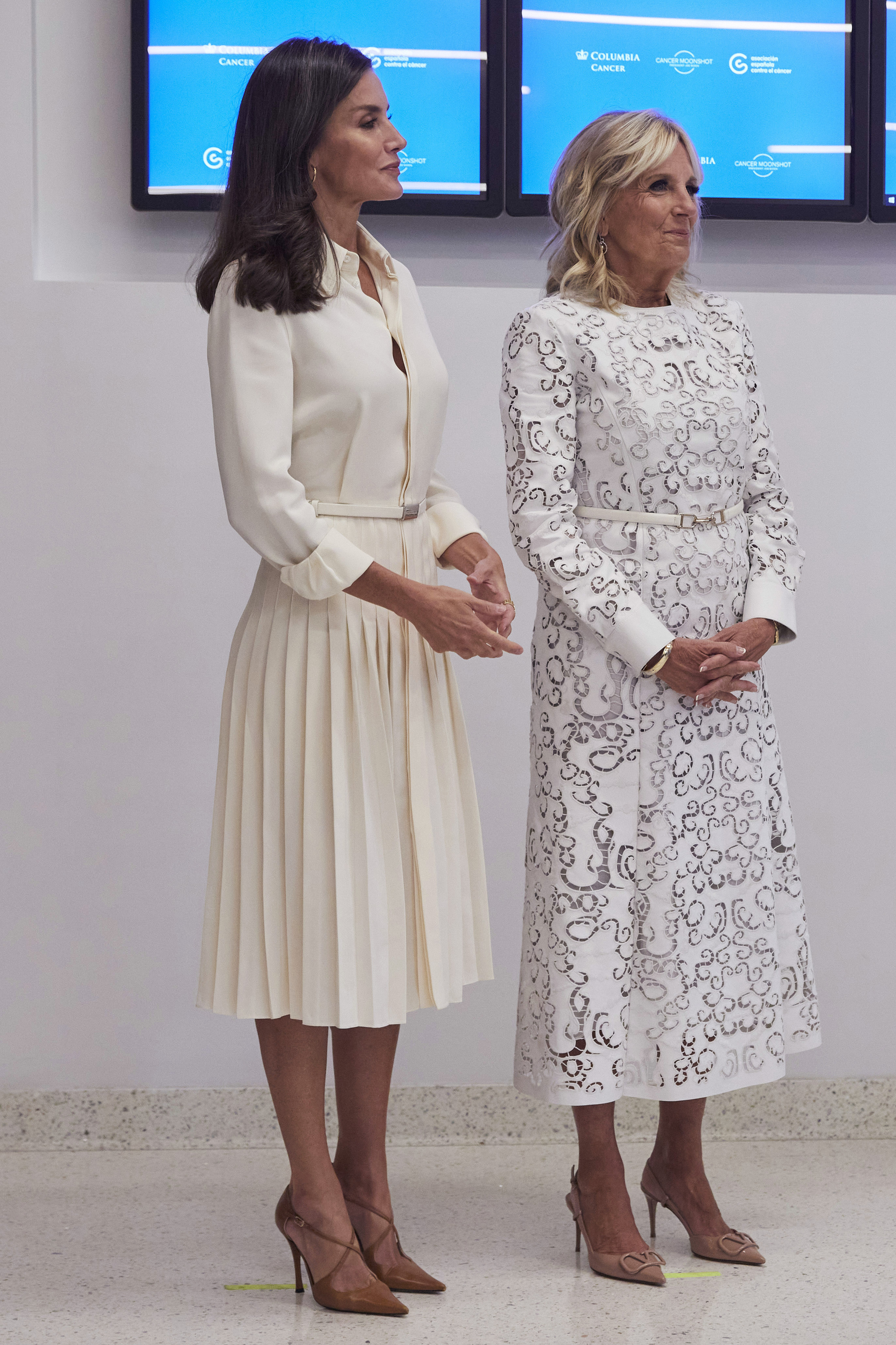 La reina Letizia con vestido de Ralph Lauren y Jill Biden con vestido de Gabriela Hearst en Nueva York.