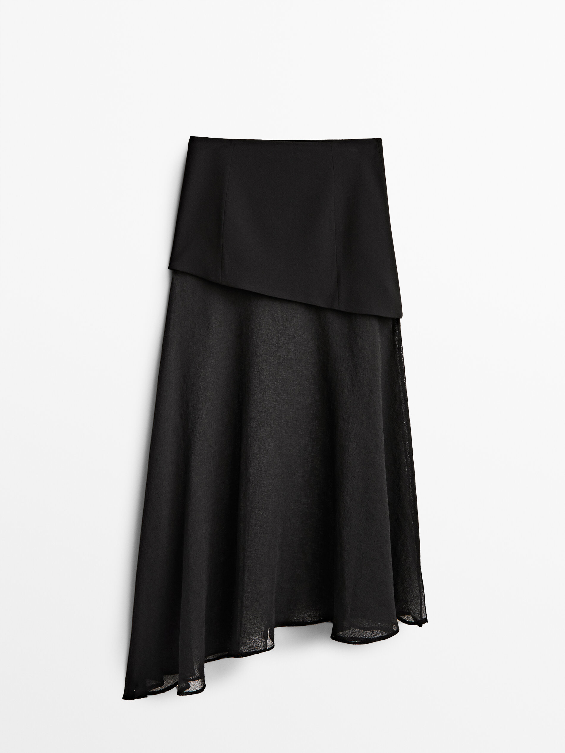 Falda negra asimétrica de Massimo Dutti (129 euros).