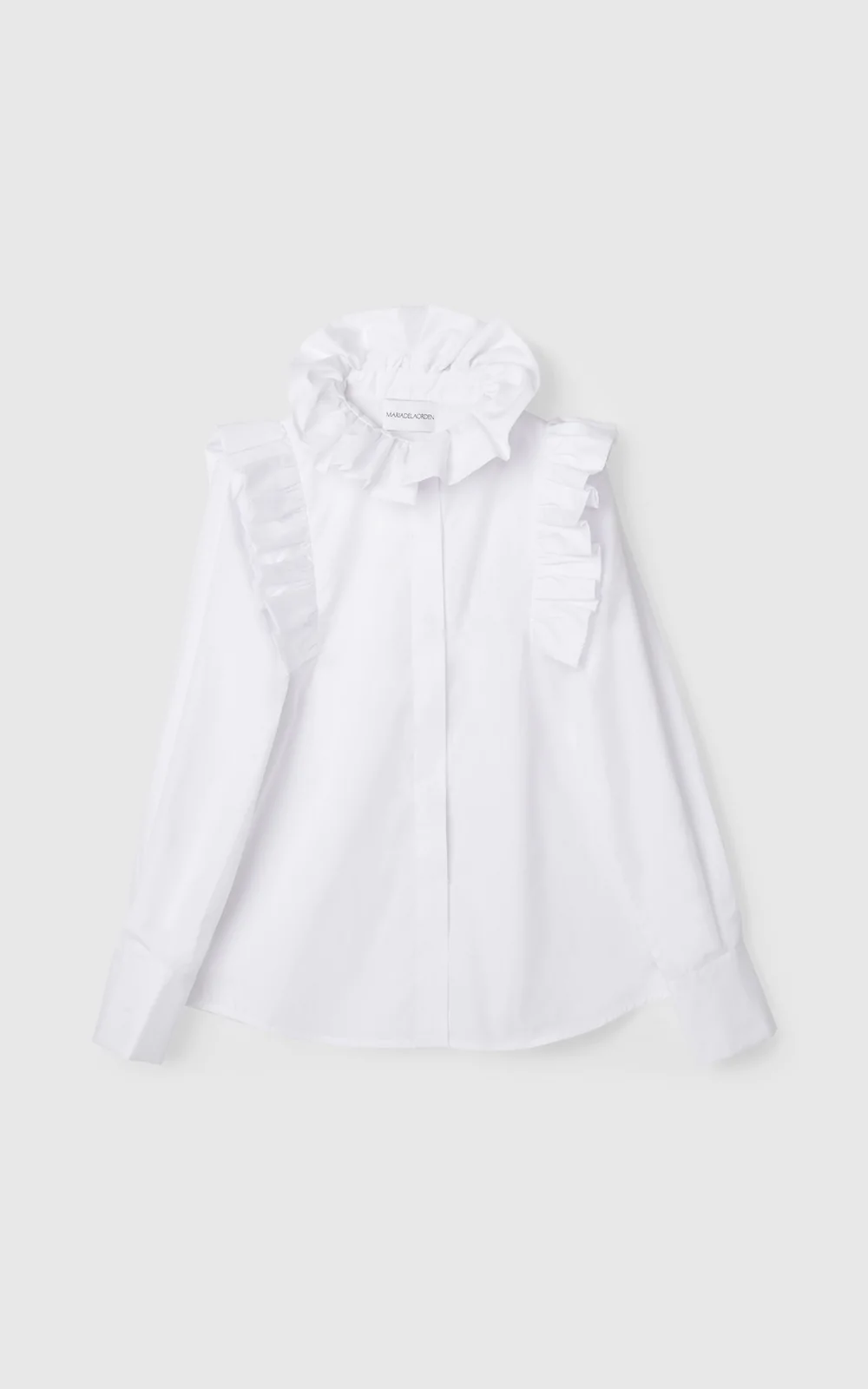 Camisa blanca con volantes. María de la Orden. (110 euros).