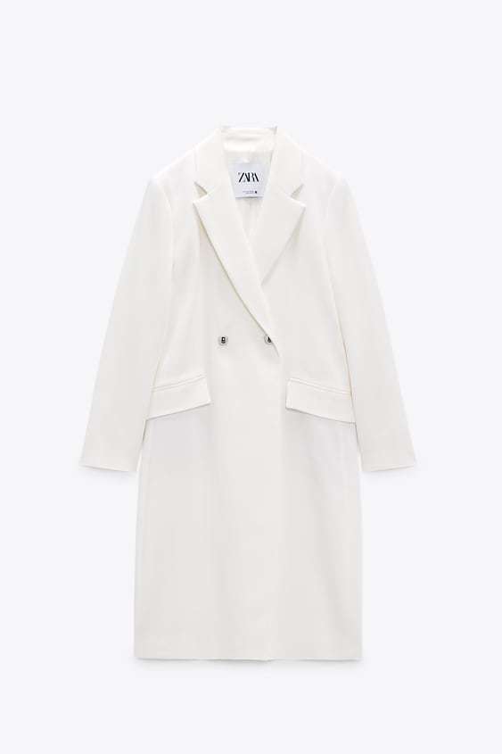 Abrigo blanco de Zara.