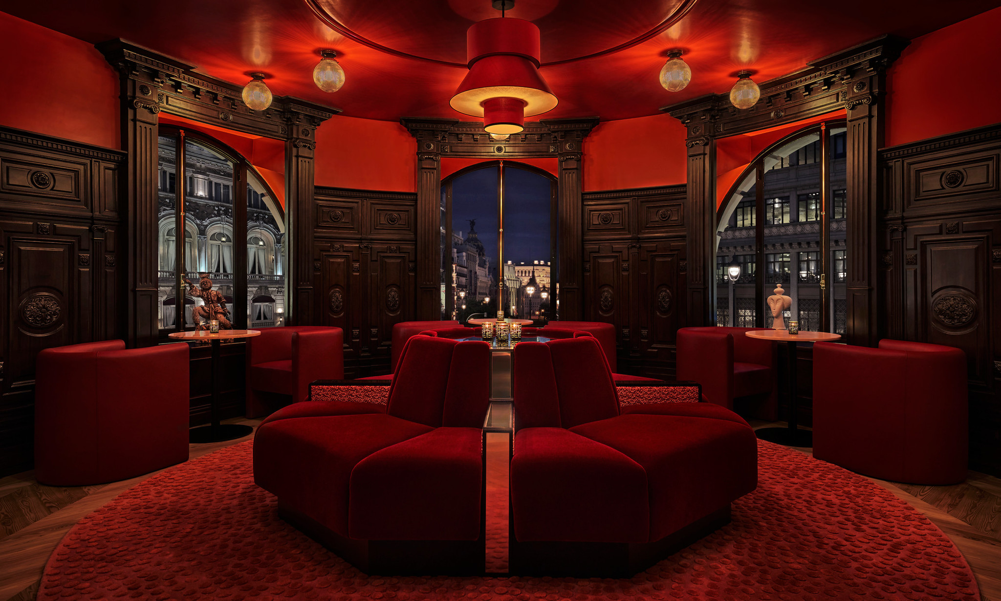 Red room en ISA, de Four Seasons Hotel